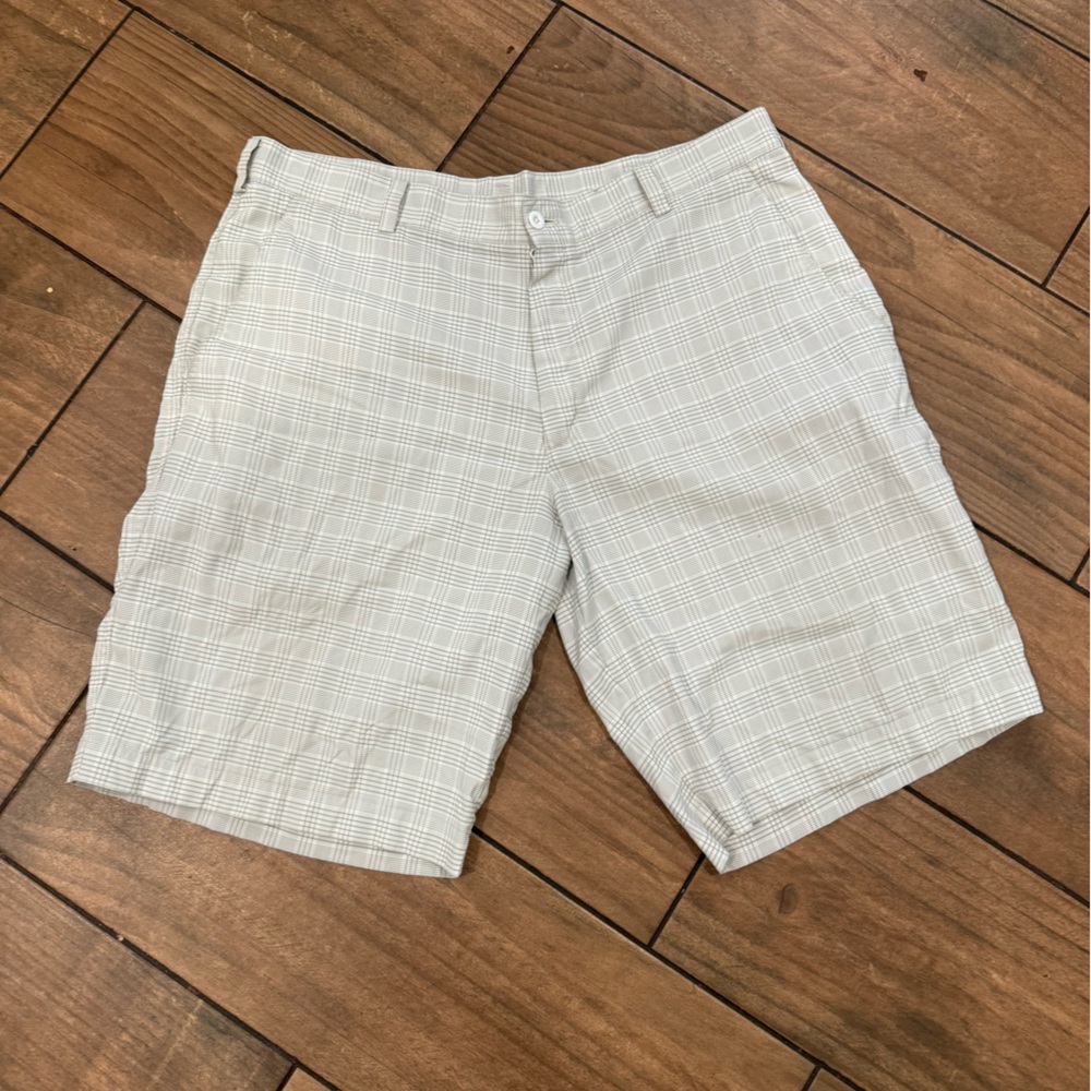 SOLD Nike Golf shorts 36 gray white